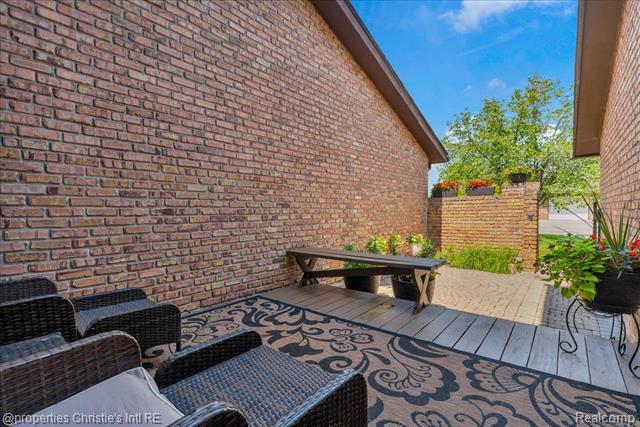 Builiding view five for 26216 Summerdale, Southfield, MI. 48033