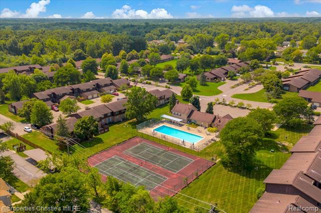 Builiding view forty one for 26216 Summerdale, Southfield, MI. 48033