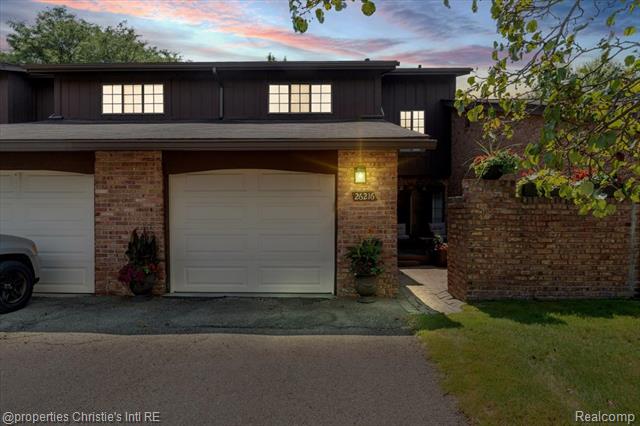 Builiding view forty two for 26216 Summerdale, Southfield, MI. 48033