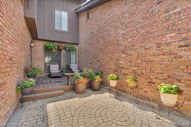 Builiding view four for 26216 Summerdale, Southfield, MI. 48033