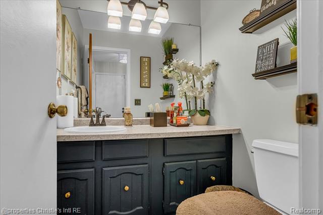 Builiding view seven for 26216 Summerdale, Southfield, MI. 48033