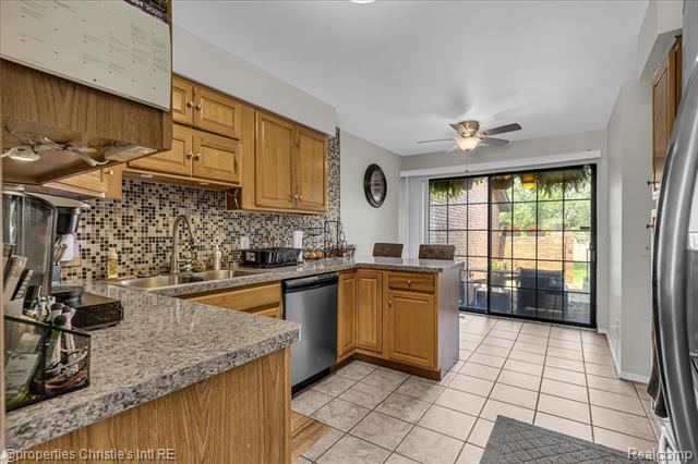 Builiding view thirteen for 26216 Summerdale, Southfield, MI. 48033