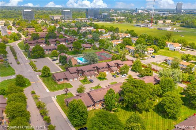 Builiding view thirty seven for 26216 Summerdale, Southfield, MI. 48033