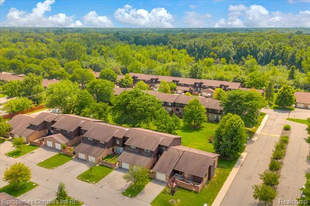 Builiding view thirty three for 26216 Summerdale, Southfield, MI. 48033