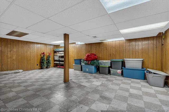 Builiding view thirty for 26216 Summerdale, Southfield, MI. 48033