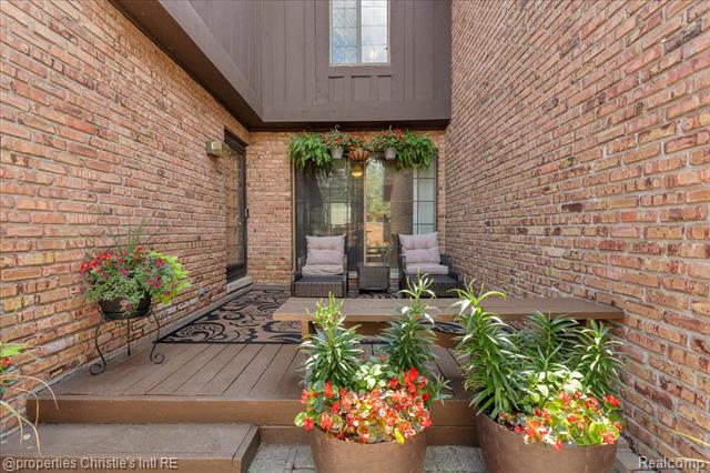 Builiding view three for 26216 Summerdale, Southfield, MI. 48033