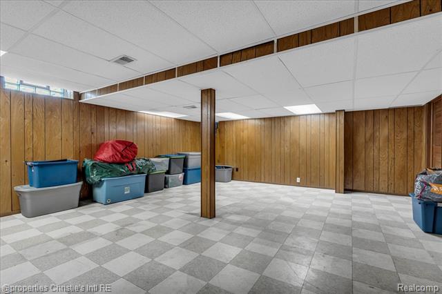 Builiding view twenty nine for 26216 Summerdale, Southfield, MI. 48033