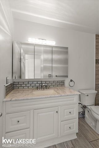 Builiding view eighteen for 24543 Martel, Farmington, MI. 48335