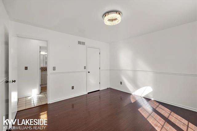 Builiding view fifteen for 24543 Martel, Farmington, MI. 48335