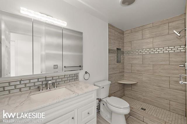 Builiding view seventeen for 24543 Martel, Farmington, MI. 48335