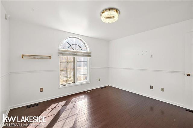 Builiding view sixteen for 24543 Martel, Farmington, MI. 48335