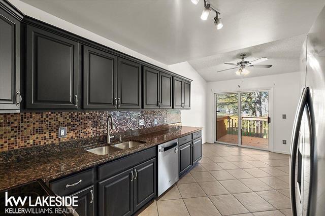 Builiding view thirty one for 24543 Martel, Farmington, MI. 48335