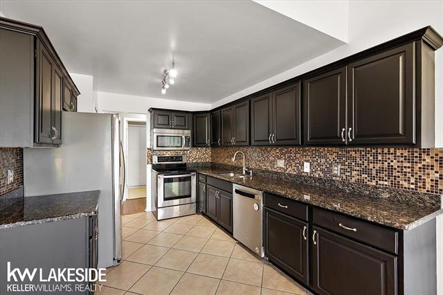 Builiding view thirty for 24543 Martel, Farmington, MI. 48335