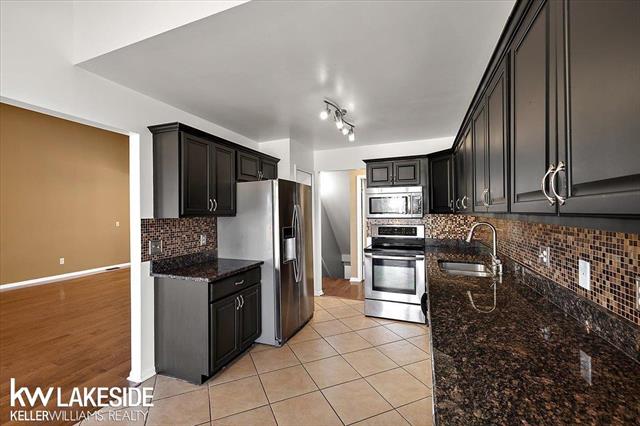 Builiding view twenty eight for 24543 Martel, Farmington, MI. 48335