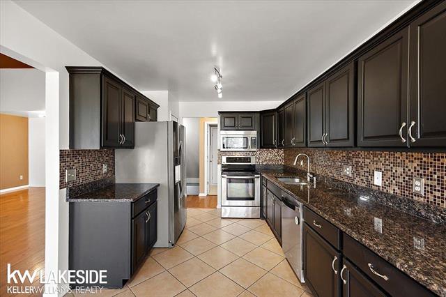 Builiding view twenty nine for 24543 Martel, Farmington, MI. 48335