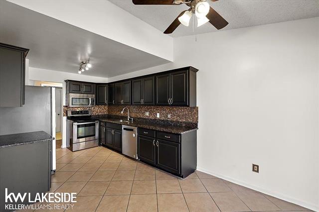 Builiding view twenty seven for 24543 Martel, Farmington, MI. 48335