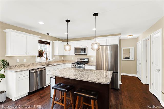 Builiding view eight for 2320 Hamata, Ferndale, MI. 48220