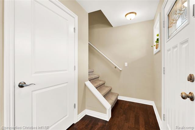 Builiding view fifteen for 2320 Hamata, Ferndale, MI. 48220