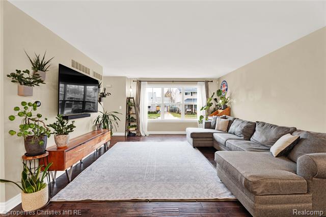 Builiding view four for 2320 Hamata, Ferndale, MI. 48220