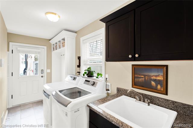 Builiding view fourteen for 2320 Hamata, Ferndale, MI. 48220