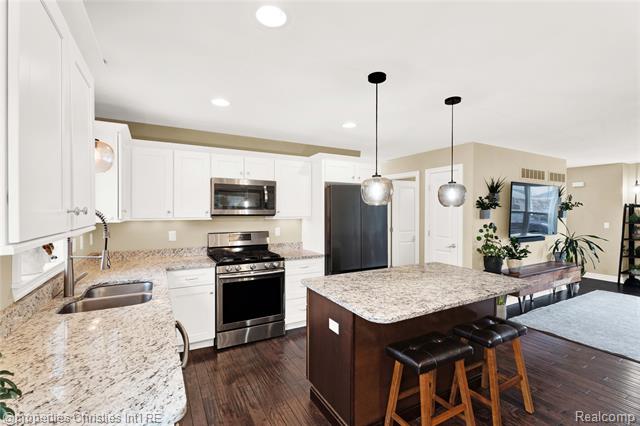 Builiding view nine for 2320 Hamata, Ferndale, MI. 48220