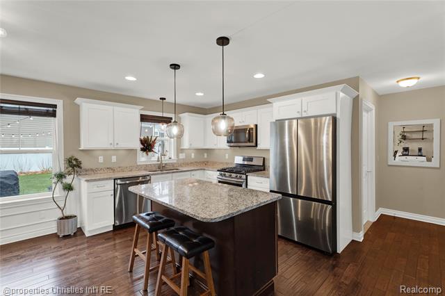 Builiding view seven for 2320 Hamata, Ferndale, MI. 48220