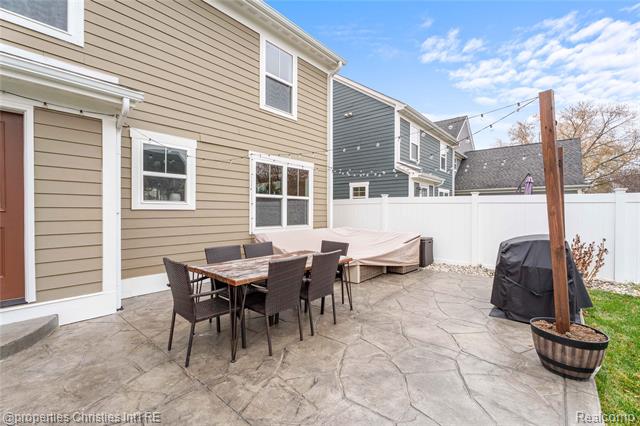 Builiding view thirty three for 2320 Hamata, Ferndale, MI. 48220