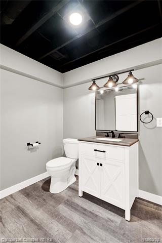 Builiding view thirty two for 2320 Hamata, Ferndale, MI. 48220