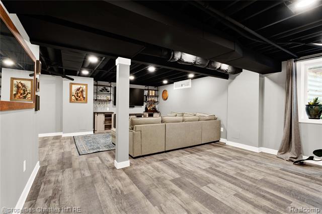 Builiding view thirty for 2320 Hamata, Ferndale, MI. 48220