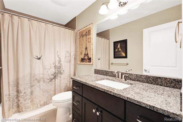 Builiding view twenty five for 2320 Hamata, Ferndale, MI. 48220