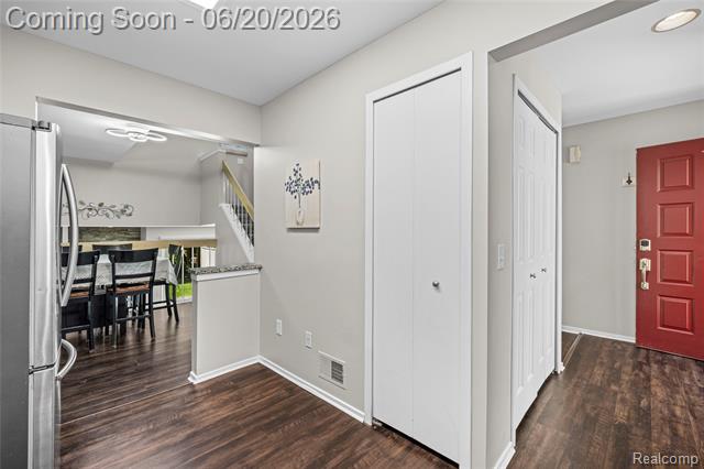 Builiding view eleven for 39455 Country, Novi, MI. 48375