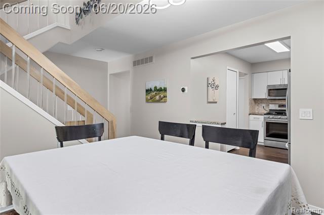 Builiding view five for 39455 Country, Novi, MI. 48375