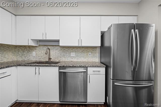 Builiding view nine for 39455 Country, Novi, MI. 48375