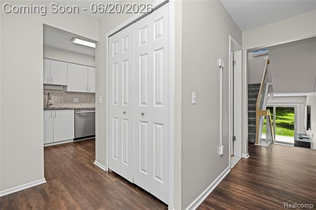 Builiding view one for 39455 Country, Novi, MI. 48375