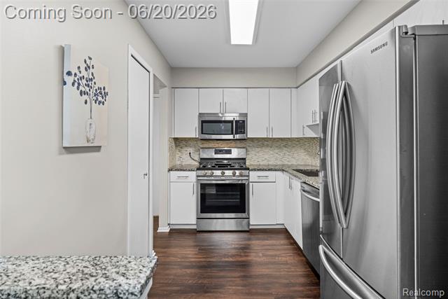 Builiding view seven for 39455 Country, Novi, MI. 48375