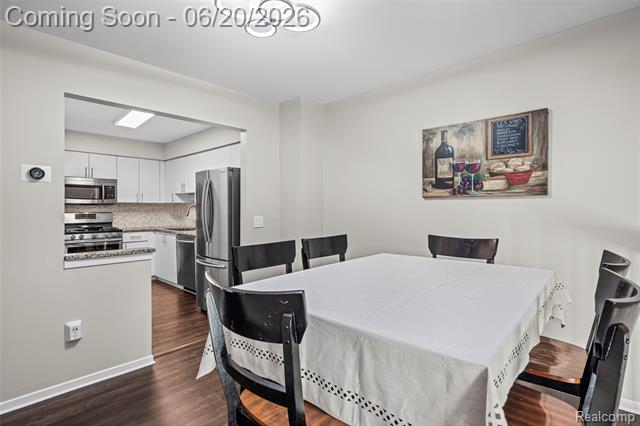 Builiding view six for 39455 Country, Novi, MI. 48375