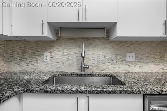 Builiding view ten for 39455 Country, Novi, MI. 48375