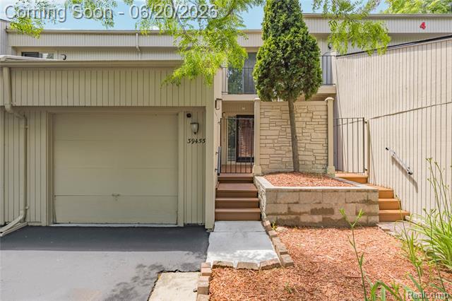 Builiding view thirty eight for 39455 Country, Novi, MI. 48375