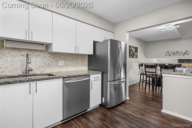 Builiding view twelve for 39455 Country, Novi, MI. 48375