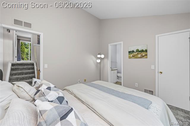 Builiding view twenty one for 39455 Country, Novi, MI. 48375
