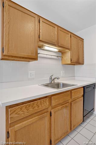 Builiding view fifteen for 22050 Edgewater, Novi, MI. 48375
