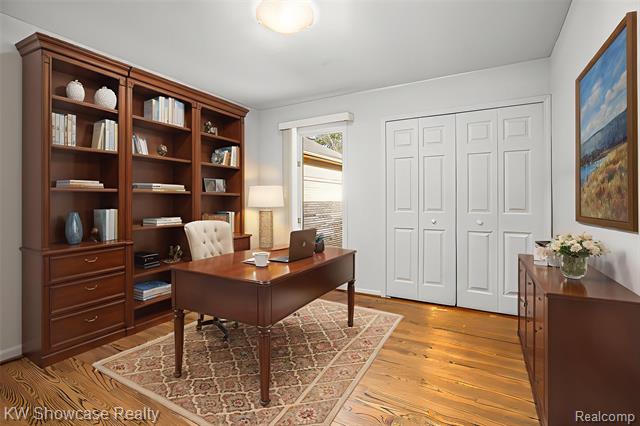 Builiding view fifteen for 21971 Lancrest, Farmington, MI. 48335