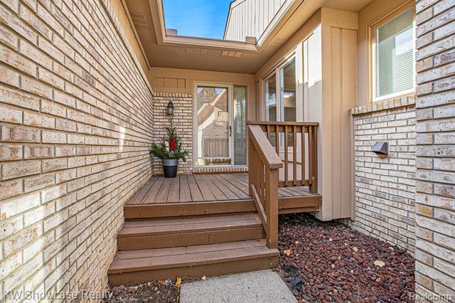 Builiding view four for 21971 Lancrest, Farmington, MI. 48335