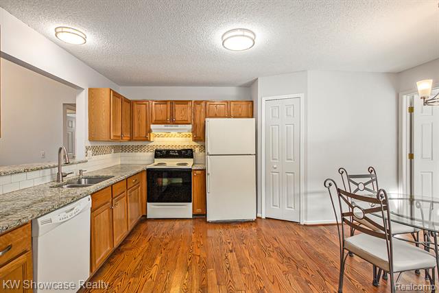 Builiding view nine for 21971 Lancrest, Farmington, MI. 48335