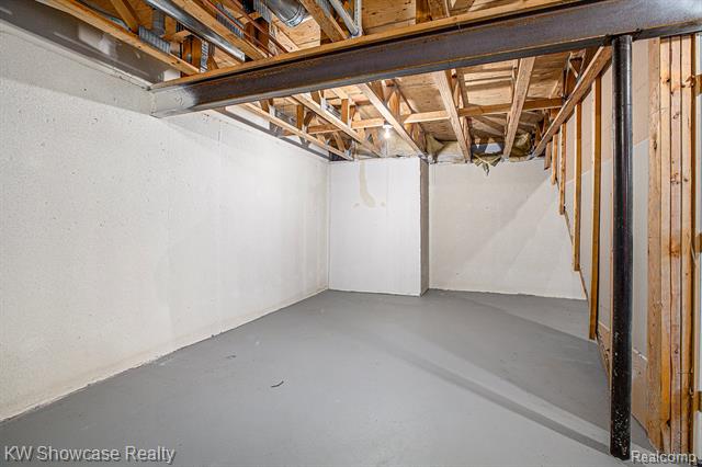 Builiding view nineteen for 21971 Lancrest, Farmington, MI. 48335