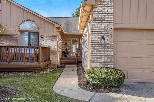 Builiding view one for 21971 Lancrest, Farmington, MI. 48335