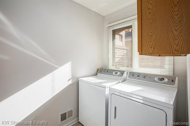 Builiding view seventeen for 21971 Lancrest, Farmington, MI. 48335