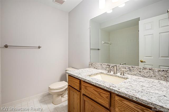 Builiding view sixteen for 21971 Lancrest, Farmington, MI. 48335