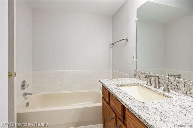 Builiding view thirteen for 21971 Lancrest, Farmington, MI. 48335