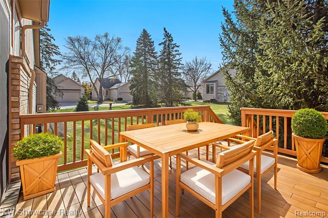 Builiding view twenty one for 21971 Lancrest, Farmington, MI. 48335